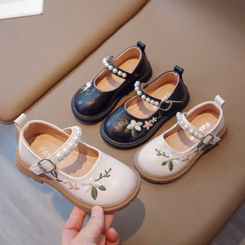 Girls Embroidery Floral Princess Shoes New Spring Mary Jane Soft Bottom Childrens Leather Shoes Little Girl Shallow Mouth ShoesT251101
