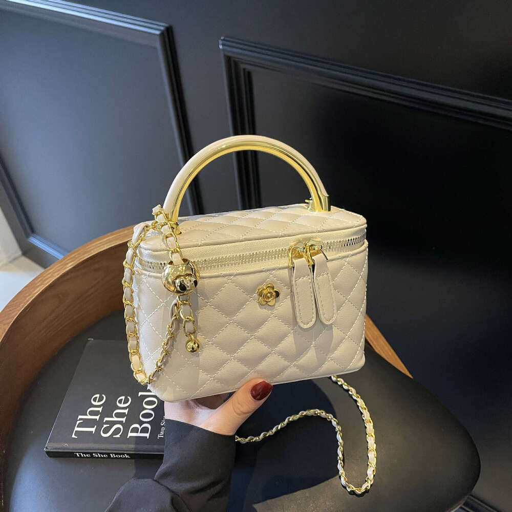 Xiaoxiangfeng Handheld Fashion Box New Luxury Quilted Crossbody for Women Classic Elegant Single Shoulder Small Square Bag