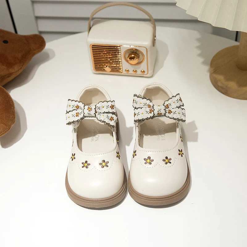 2025 New Fashion Girls Leather Shoes Sweet Flower Kids Flats Round Toes Cute Bow Girls Princess Shoes Nonslip Soft Sole InsT251101