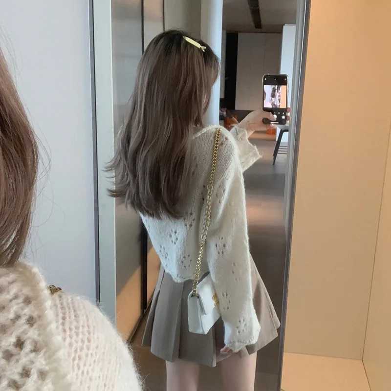 New Autumn and Winter Lapel Womens Longsleeved Cardigan Sweater Fashionable and Elegant Singlebreasted Solid Color BlouseT251101