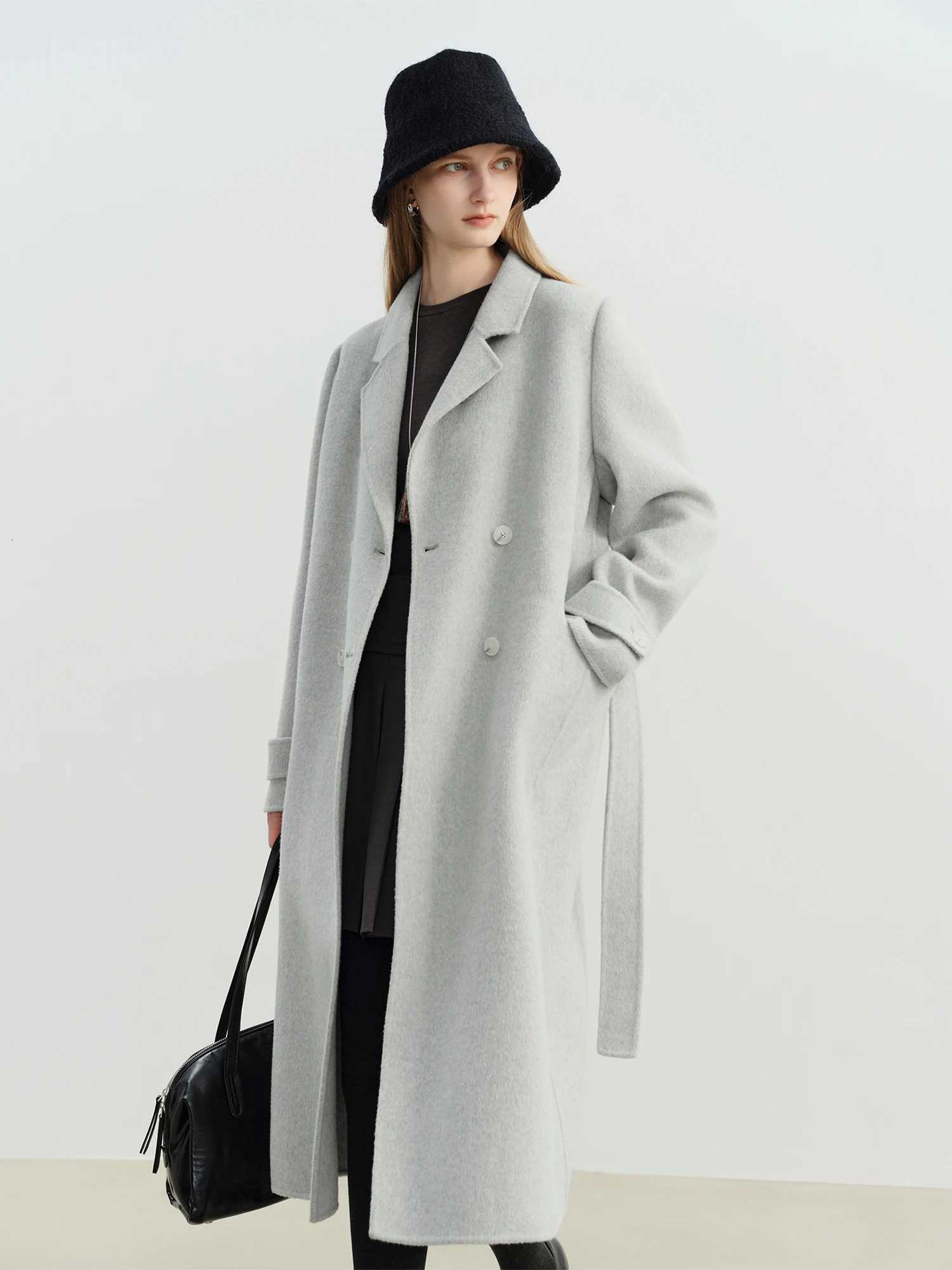 ZIQIAO Petite Straight Shoulder White Camel Wool Coat Women 2025 New Woolen Coat Temperament CommutingT251101
