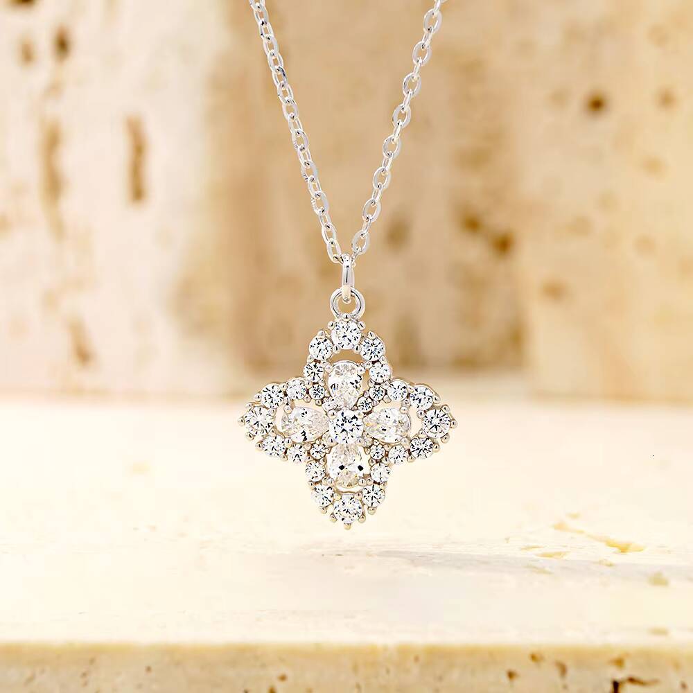 Wholesale Dainty 925 Sterling Silver Jewelry Four Leaf Clover Pendant Necklace Zirconia Flower Necklace Silver Necklace