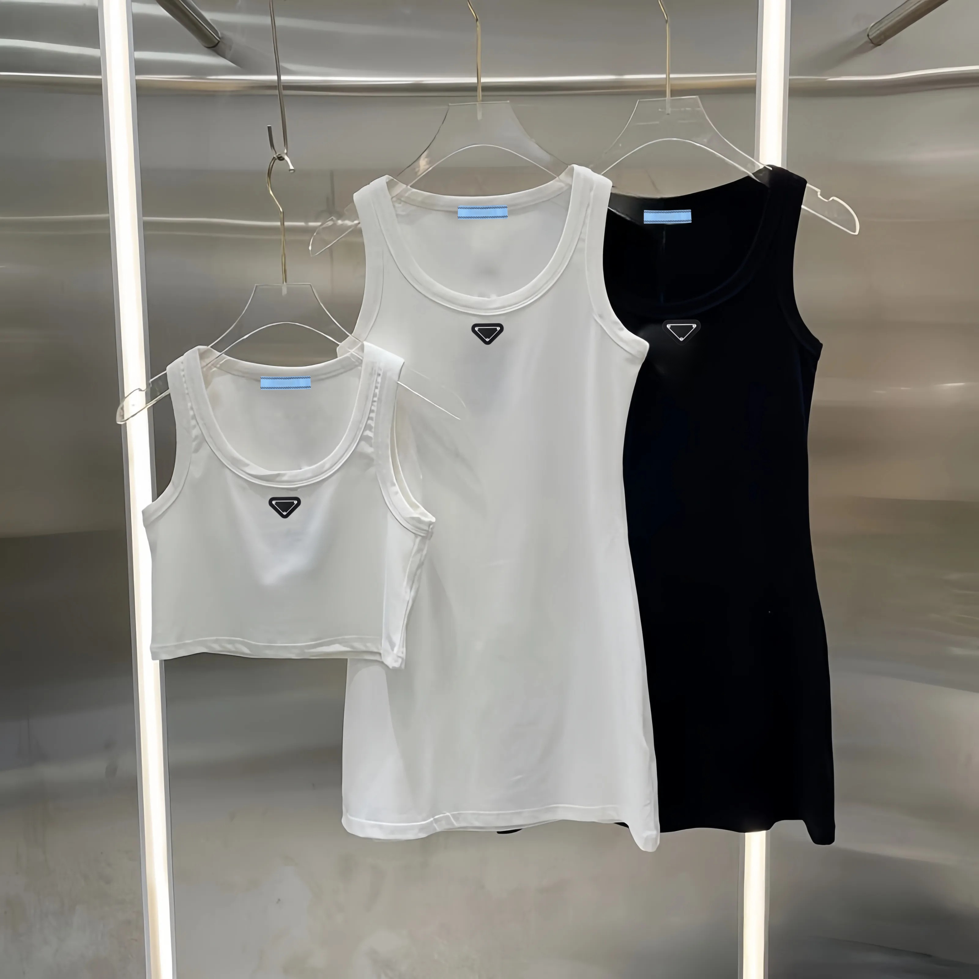 2025 Women's Designer Tanks Tops Brands Knitted T Shirt Tees Tops High Elasticity Vest Camis Sexy Sleeveless Dress Top Braces Tank Top Camisole Tank Soft Top For Women