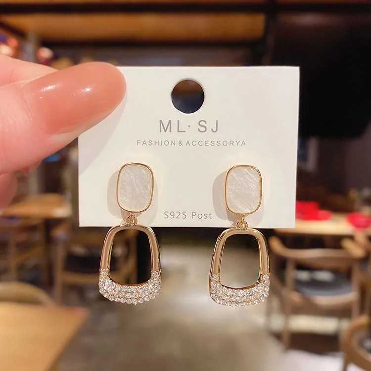 2023 New Arrival Korean Retro Elegant Geometric Pendant Dangle Earrings For Women Fashion Simple Metal Jewelry Party Gifts Y250401