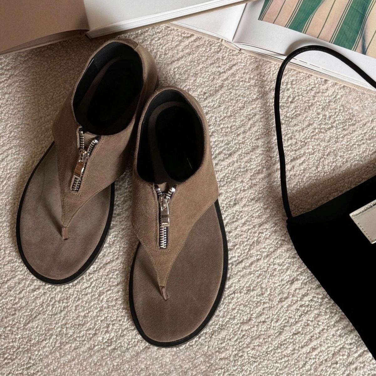 Sheepskin version ~ niche clip-on front zipper back bag flat Roman sandals women's open toe leather herringbone triangle slippers2025