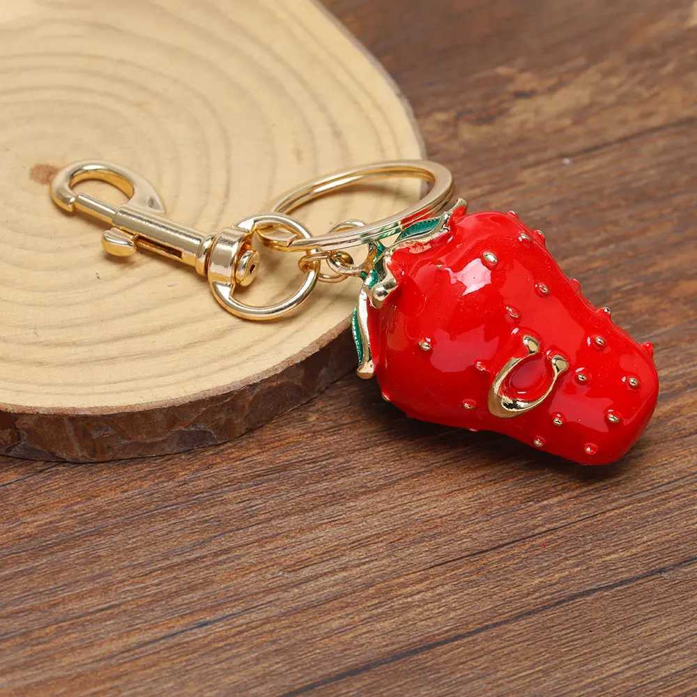 Cute fruit red strawberry pendant keychain suitable for keybags car pendants decorative jewelry accessories holiday gifts X250402
