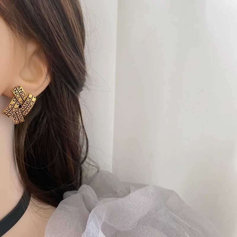 Retro Design Metal Geometric Weaving Diamond Bronze Letter Stud Earrings Unique Fashion Jewelry Y250401