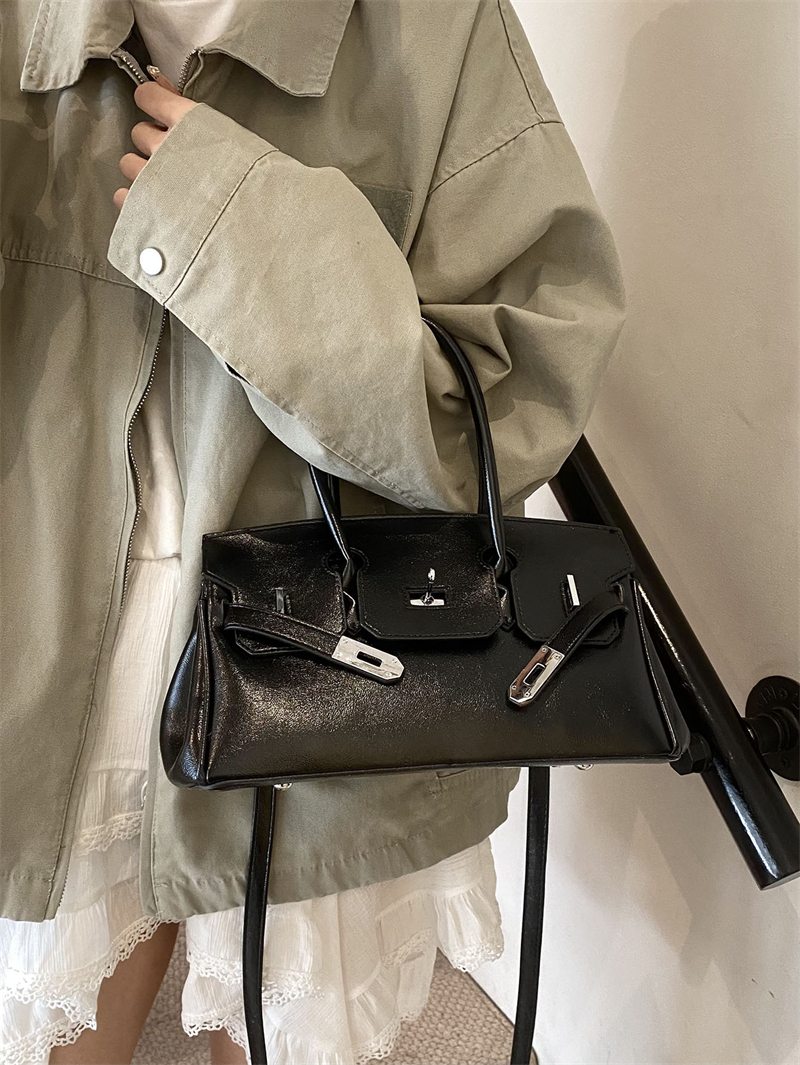 Trendy Clutch Bags: Suitcase Shape Mini Lage Bag For Women New Free Delivery Designer Bag