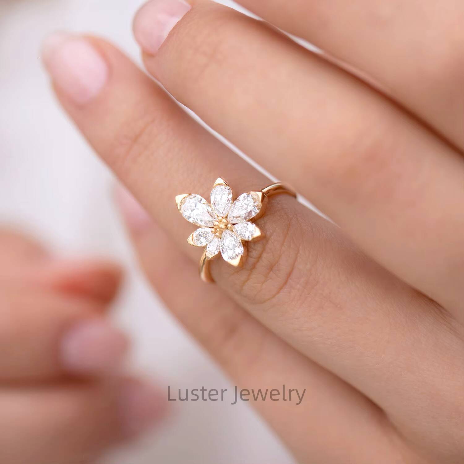 Luster Daisy Fine Jewelry Engagement Asymmetric Blossom 10K 14K 18K Pear Shape Moissanite Flower Gold Ring for Women