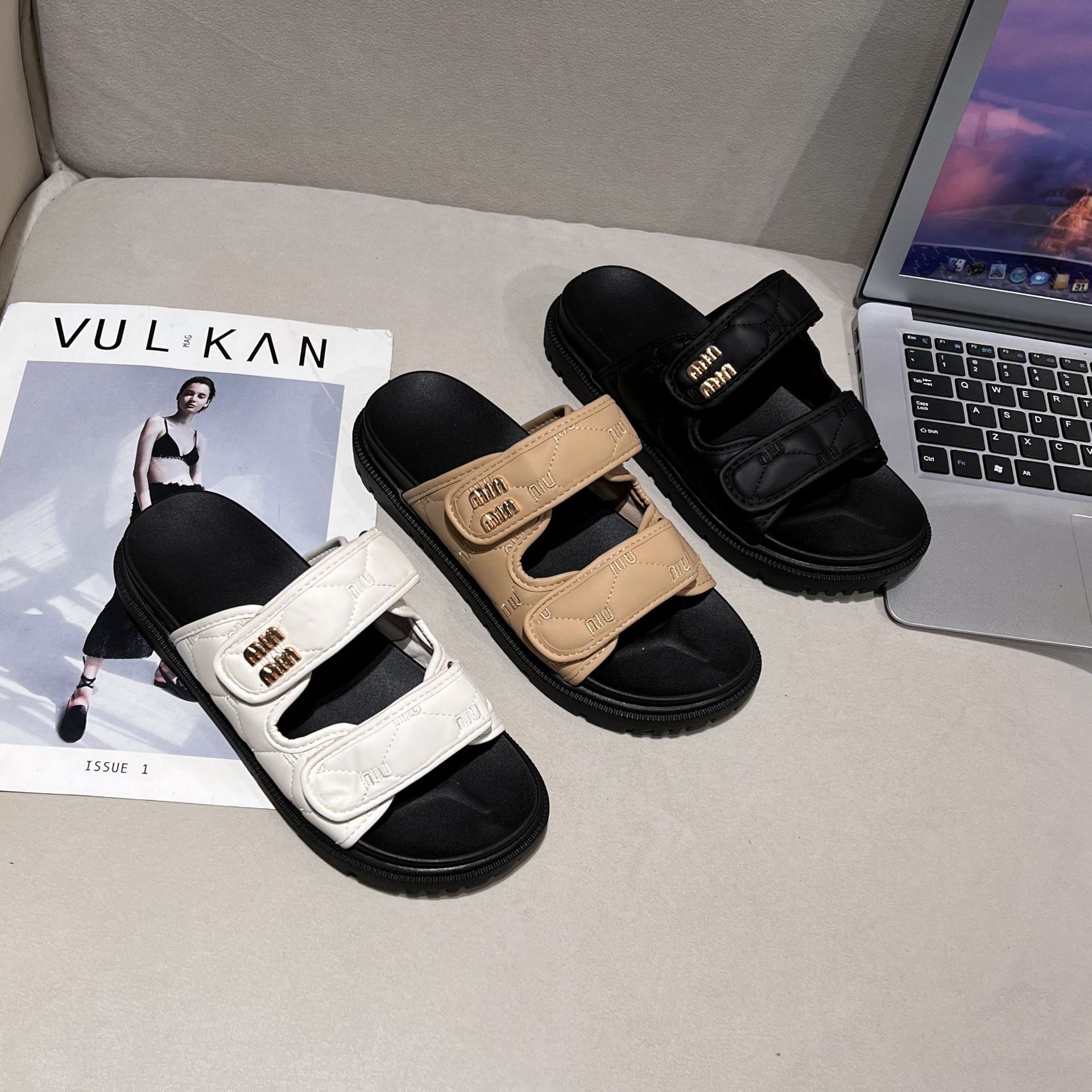 Hot new free shipping deisgner sandals for womens flat sandals black beige khaki Summer new outdoor casual sandals