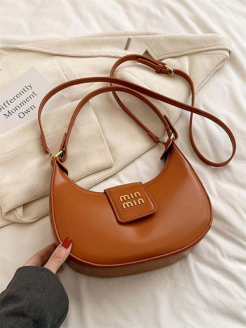Free Shipping Designer Cross Body For Woman New Fashion Outdoor Saddle Chains Black Shoulder Bag New Free Delivery Designer Bag
