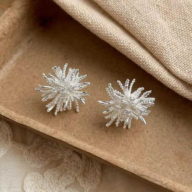 2025 New Arrival Light Luxury Simple Crystal Dandelion Flower Metal Stud Earrings For Women Fashion Sweet Jewelry Accessories Y250401