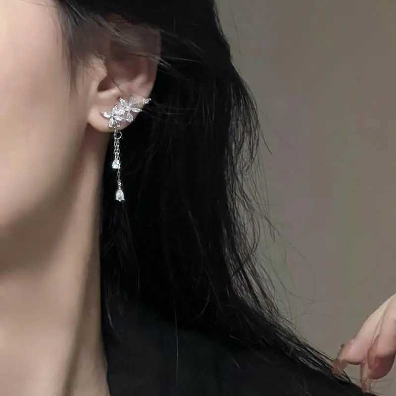 2025 New Arrival Korean Style Light Luxury Elegant Crystal Leaf Dangle Earrings For Women Fashion Cute Sweet Metal Jewelry Gifts Y250401