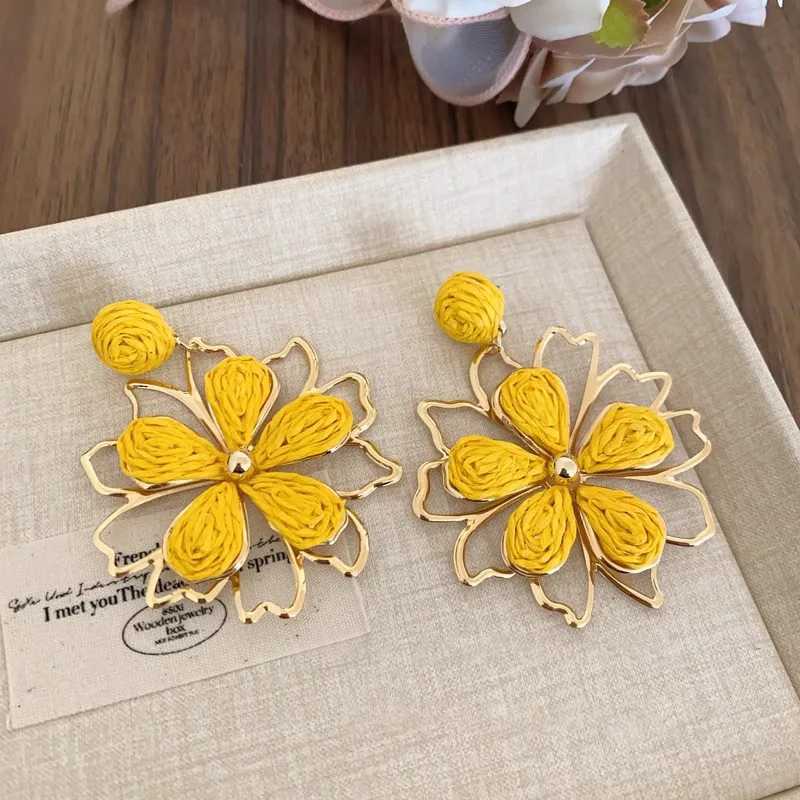 European And American Exaggerated Unique Straw Sun Flower Dangle Earrings For Women Fashion Elegant Metal Jewelry Gifts Y250401