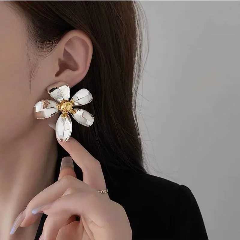 Xiaoluoke Metal Geometric Sunflower Earrings European and American Style Large Earrings Party Travel Jewelry Y250401