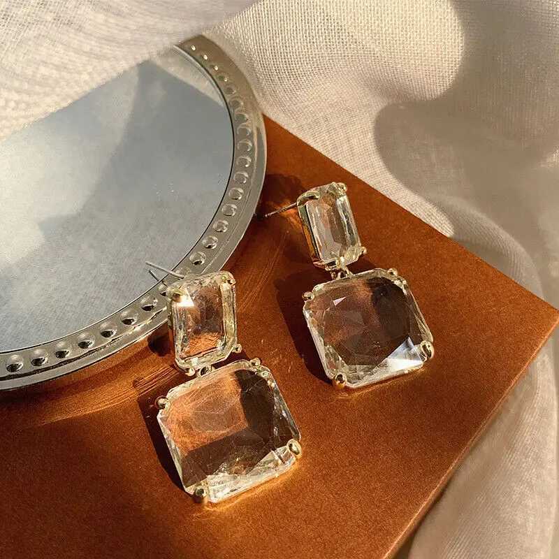 Transparent square glass crystal pendant earrings suitable for Bohemian women fashionable geometric pendant earrings wedding jewelry Y250401
