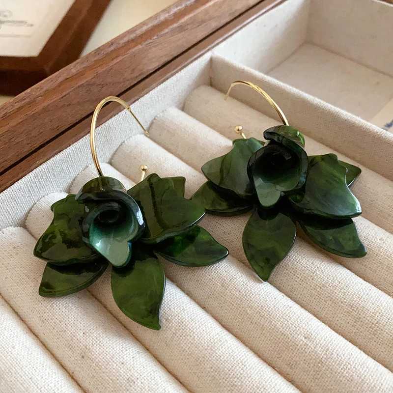 White Resin Wreath New Earrings Womens Fashion Temperature Earrings Hook Art Temperature Lamp Luxury Fairy Tale Jewelry Y250401