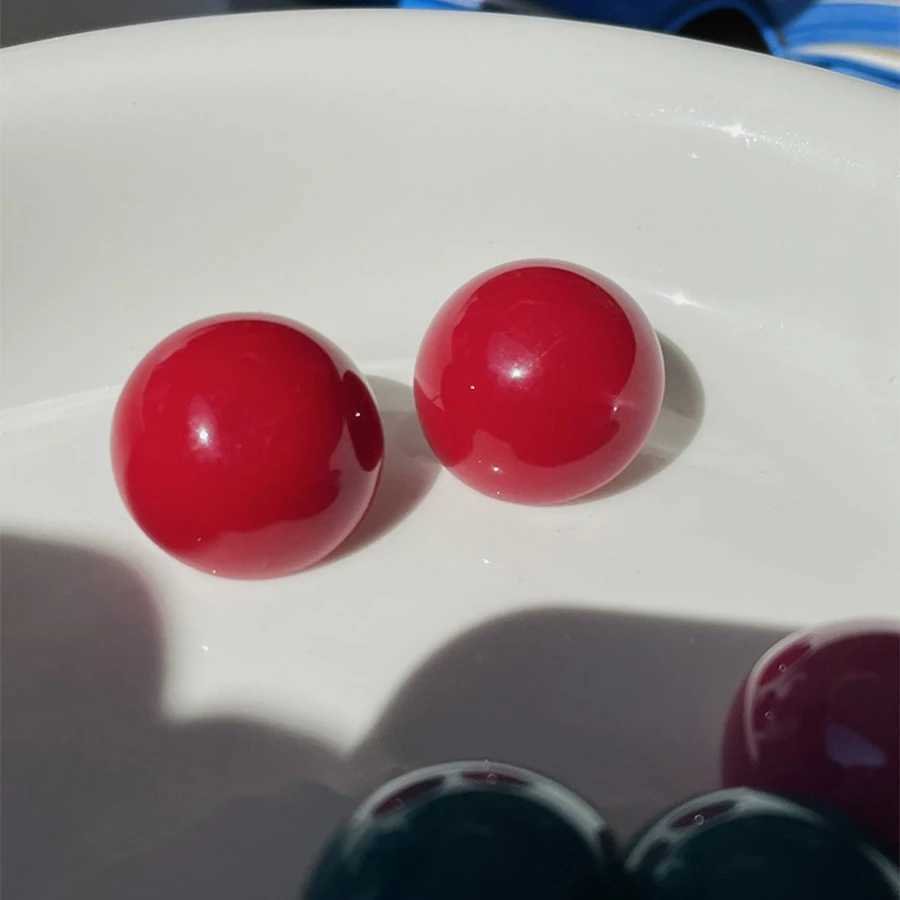 Ins Exaggerated 1.8cm Half Round Simulated Round Earrings White Declaration Earrings Female Korean Earrings Jewelry Gift Y250401