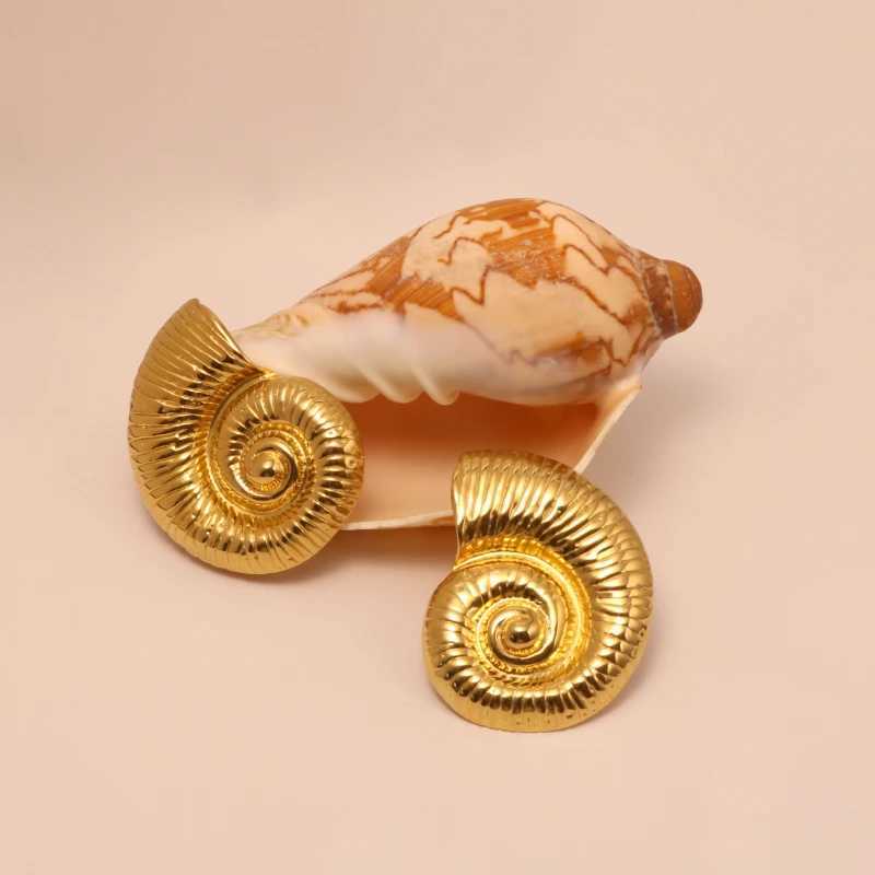 Conch shaped stainless steel earrings suitable for women anti allergic fashionable and charming jewelry holiday gifts Y250401