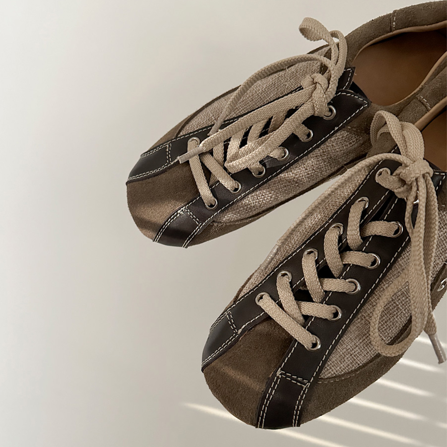 2025 Sheepskin version ~ retro color-blocked round-toe flat moral training shoes versatile lace-up Forrest Gump shoes women's board shoes casual 