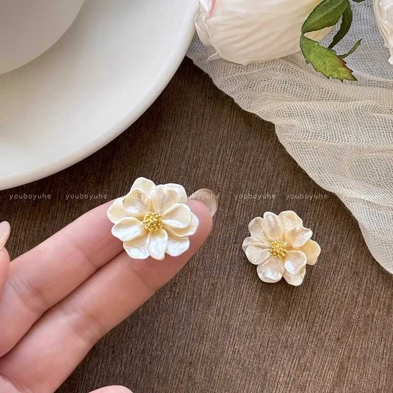 Light Luxury Fresh Sweet Early Spring Camellia Stud Earrings For Women Fashion Cute Elegant Flower Jewelry Girl Gifts Y250401