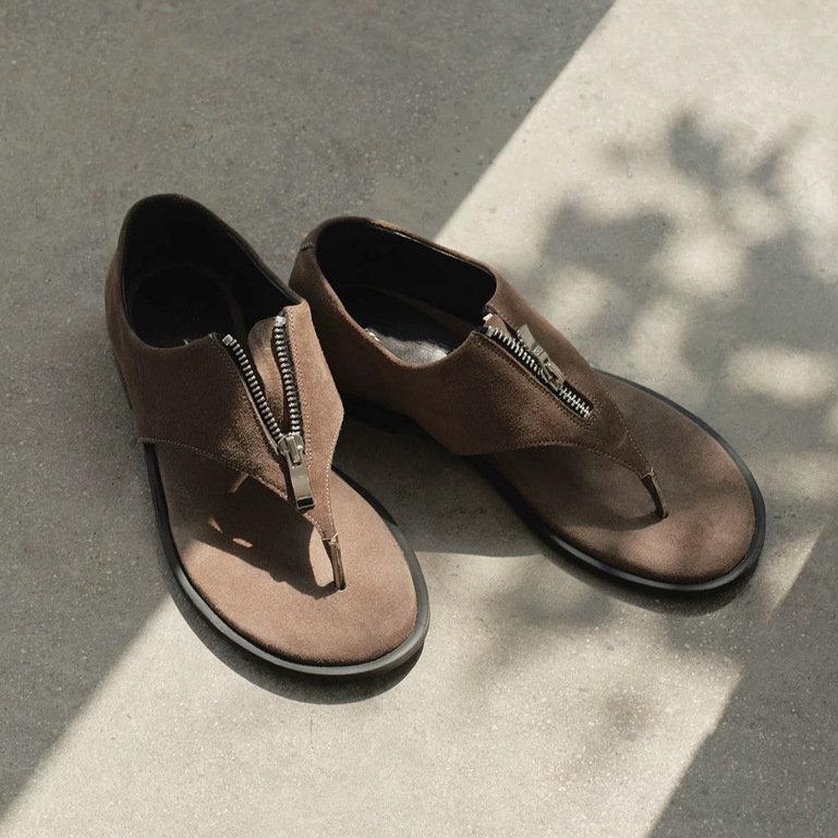 Sheepskin version ~ niche clip-on front zipper back bag flat Roman sandals women's open toe leather herringbone triangle slippers2025