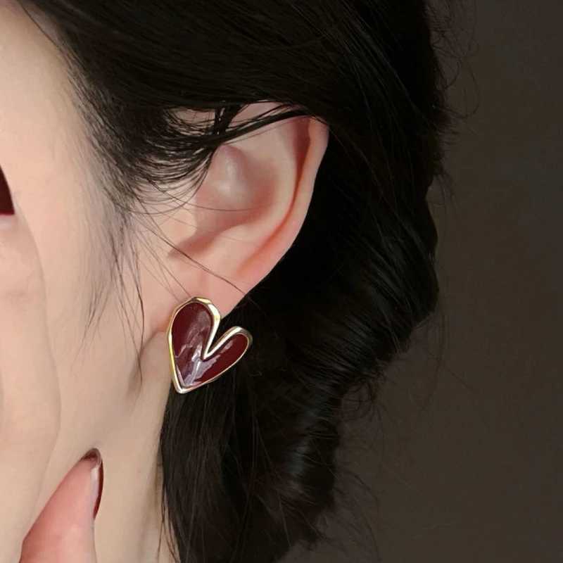 Girls Cute Red Enamel Oil Core Stud Earrings Party Elegant Jewelry Gold Metal Geometric Fashion Earrings Y250401