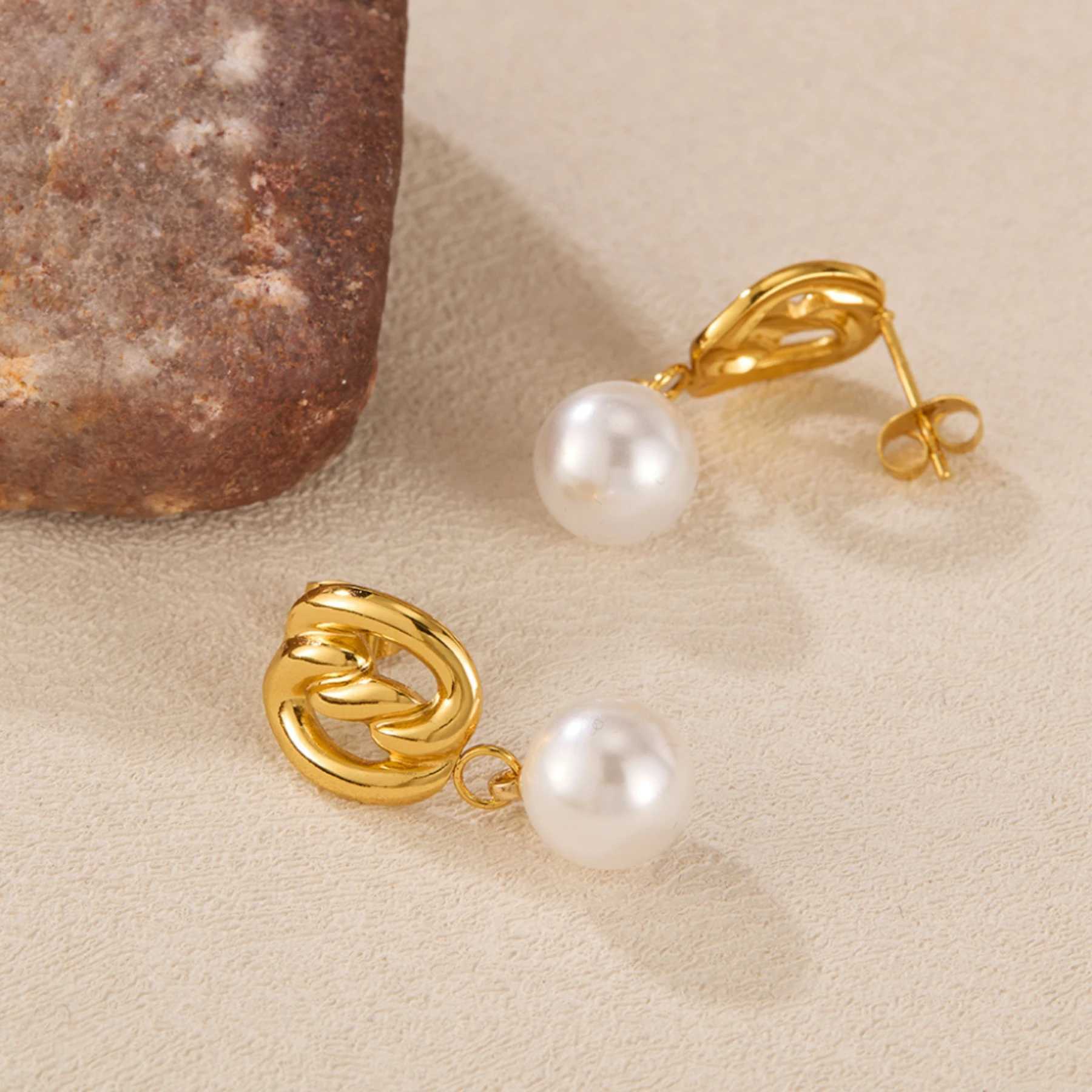 Europe America France luxury earrings womens stainless steel niche retro pearls high-temperature titanium Y250401