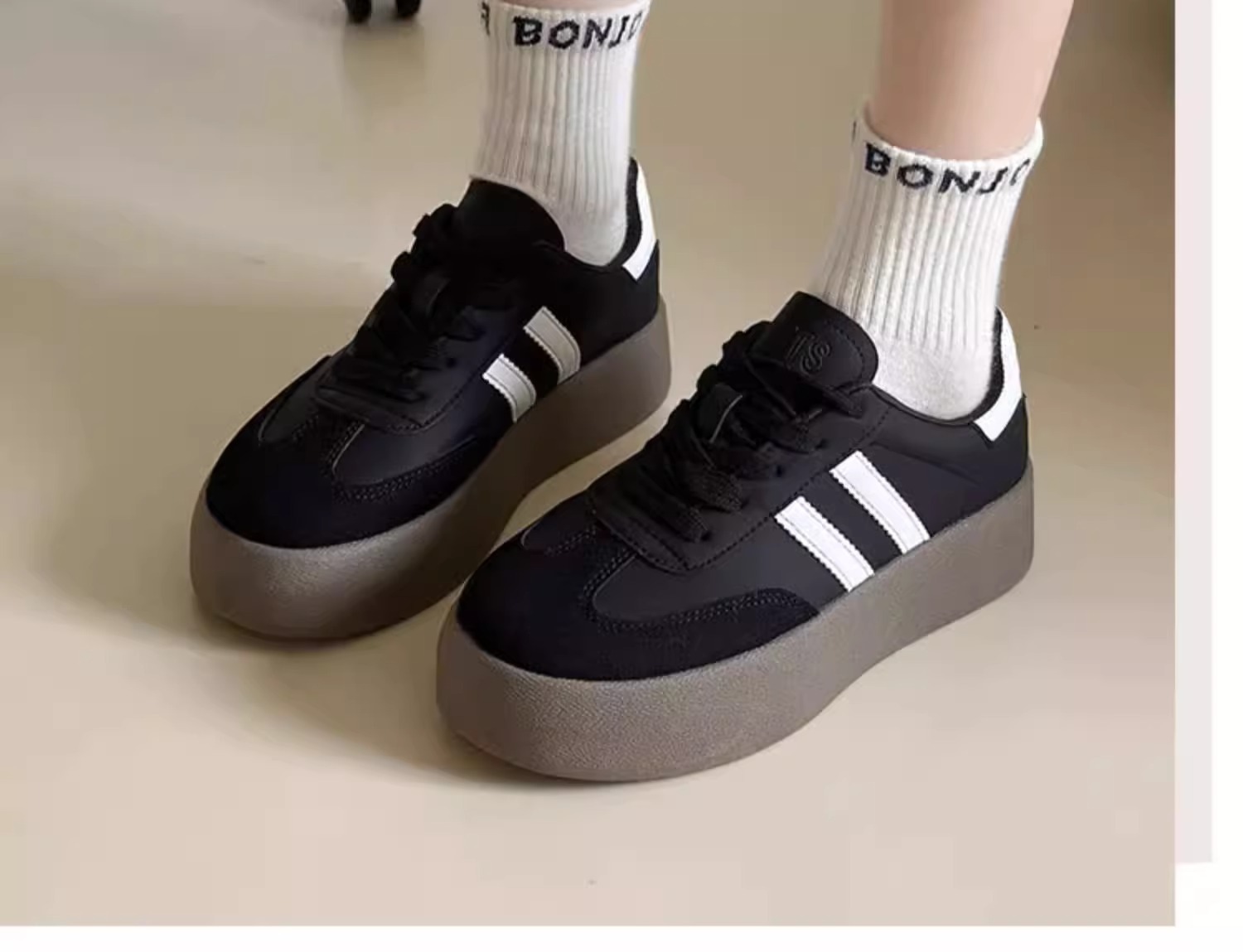 designer shoes 2025 Women's thick-soled white sneaker Fashionable casual board shoes wedge sole single shoes inspired