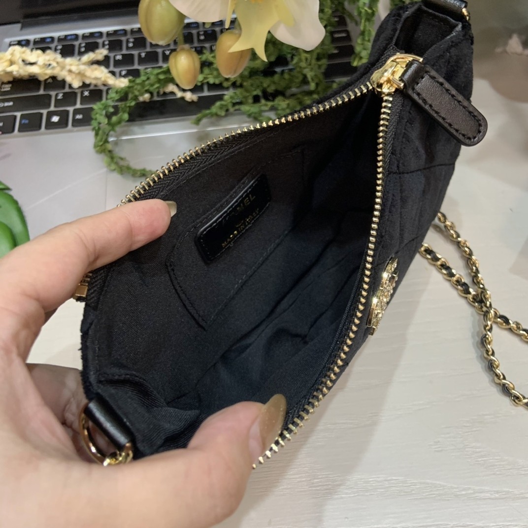 Five-pointed star semi-circular crescent bag, chain bag, fashionable hand-held crossbody single-shoulder bag