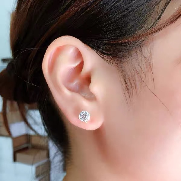 2025 Classical 4 Claw Women Fashion Jewelry Real 925 Sterling Silver Round Cut White Lab Moissanite Diamond Party Eternity Lady Wedding Stud Earring G