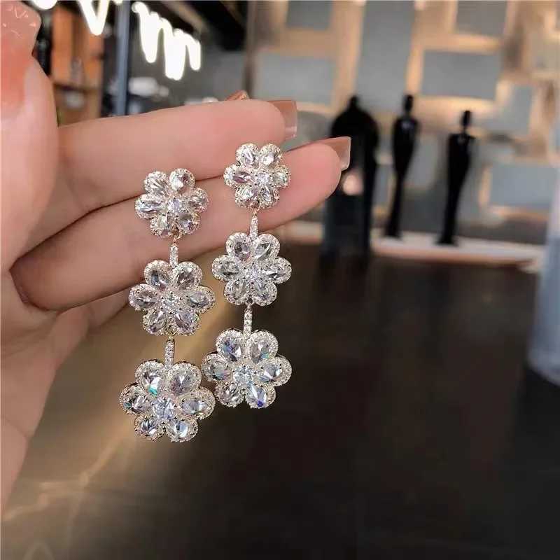 Luxury Snowflake Simulated Diamond Drop Earrings 925 Pure Silver Earrings Female Engagement Jewelry Cute Girl Gift Y250401