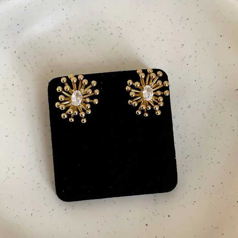 2025 New Arrival Light Luxury Fireworks Zircon Stud Earrings For Women Fashion Elegant Geometry Jewelry Party Gifts Y250401