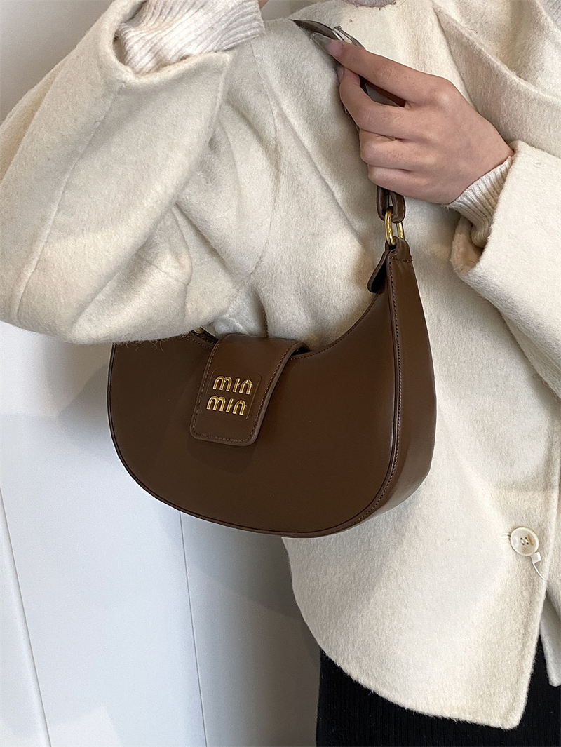 Free Shipping Designer Cross Body For Woman New Fashion Outdoor Saddle Chains Black Shoulder Bag New Free Delivery Designer Bag