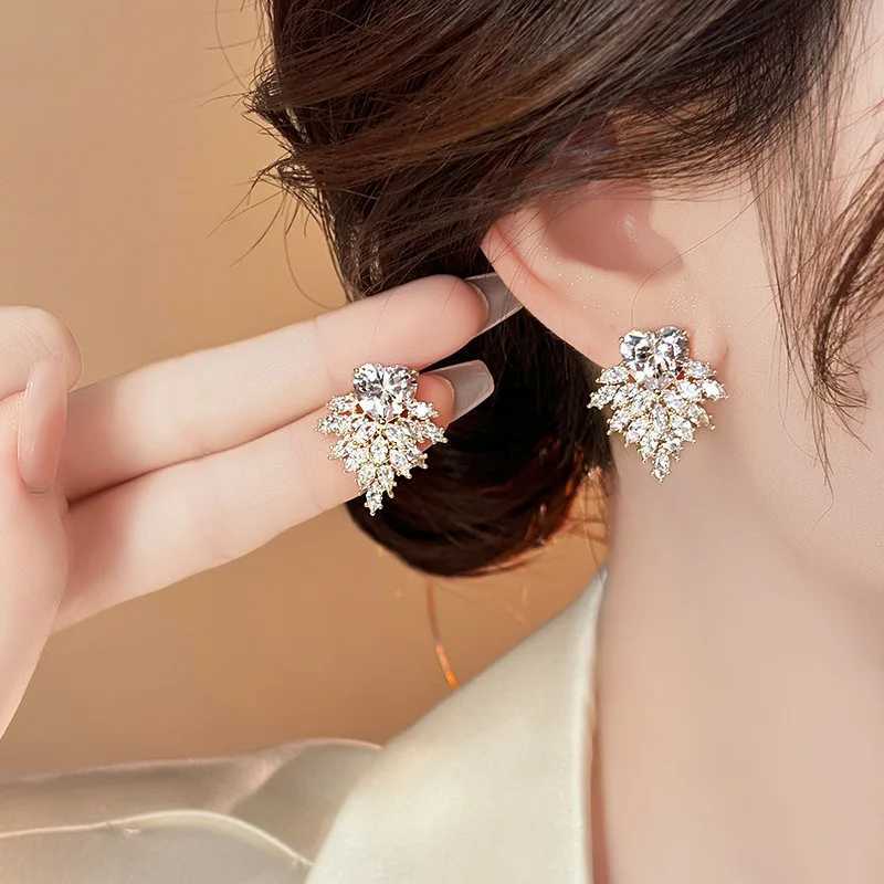 2025 New Arrival Elegant Unique Exquisite Love Fireworks Stud Earrings For Women Fashion Crystal Geometry Jewelry Party Gifts Y250401