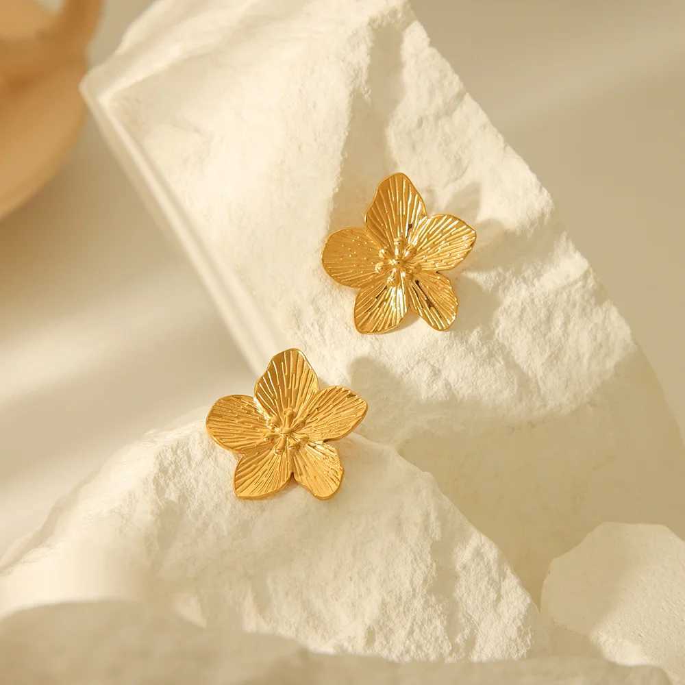 Stainless steel Exaggerated European and American style flower stud earrings for womens daily wear new trends in jewelry gifts and parties Y250401