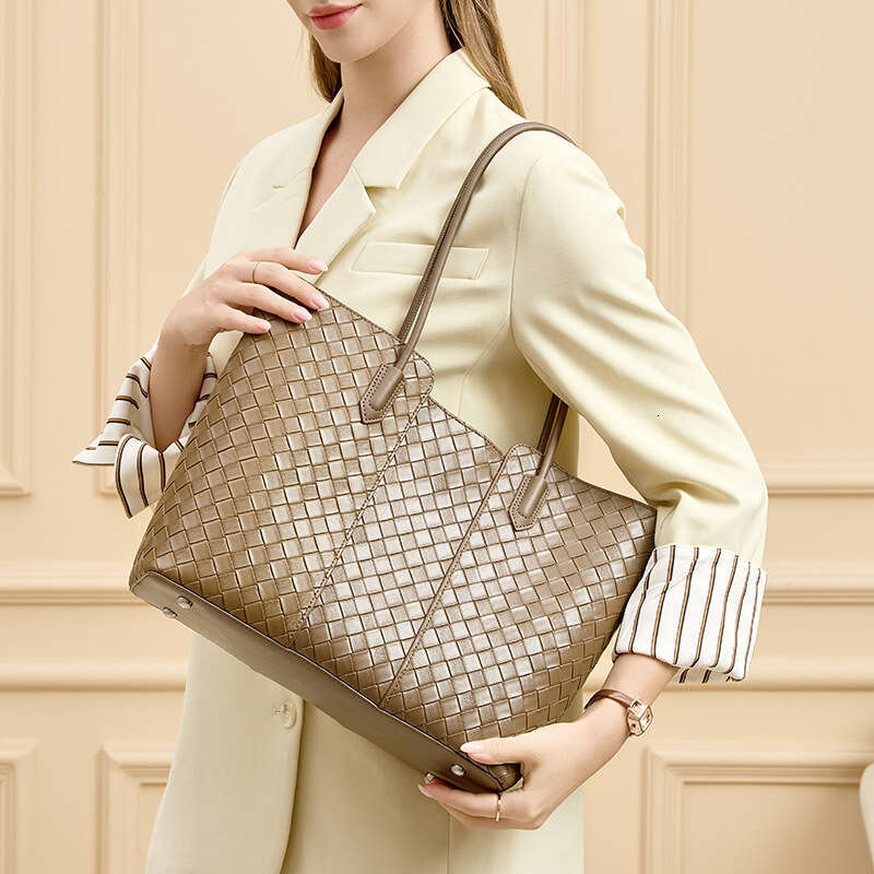 Luxury Bag Designer Commuter High-end Large Capacity Women's Leather Fashion Underarm One Shoulder Handheld Woven Bag