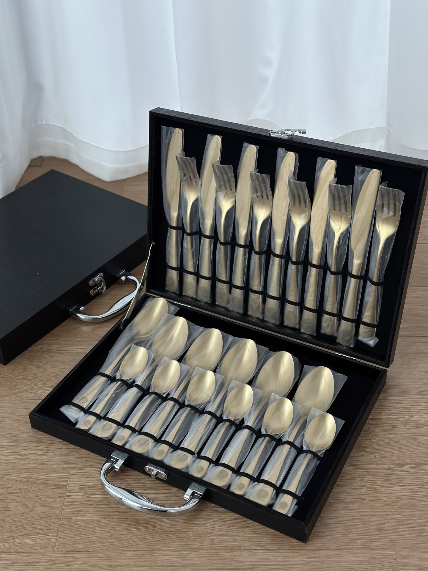 Designer knives and forks new knife and fork set Western tableware stainless steel material 6 people meal 24 pieces set