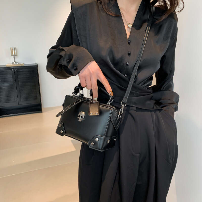 Spicy girl style handbag for women y2k cross small square high-end sense single shoulder crossbody bag, 2024 temperament versatile new trendy clothing