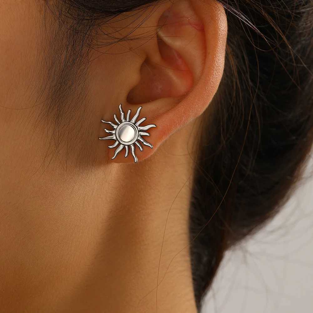 Stainless steel earrings vintage fashion elegant temperature plant sunflower earrings womens jewelry daily decoration Y250401