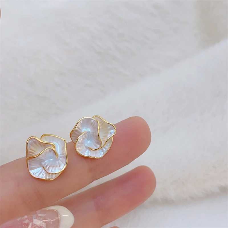 Elegant Camellia Earrings Luxurious Fashion High Temperature Unique Texture Design Womens Flower Earrings Y250401