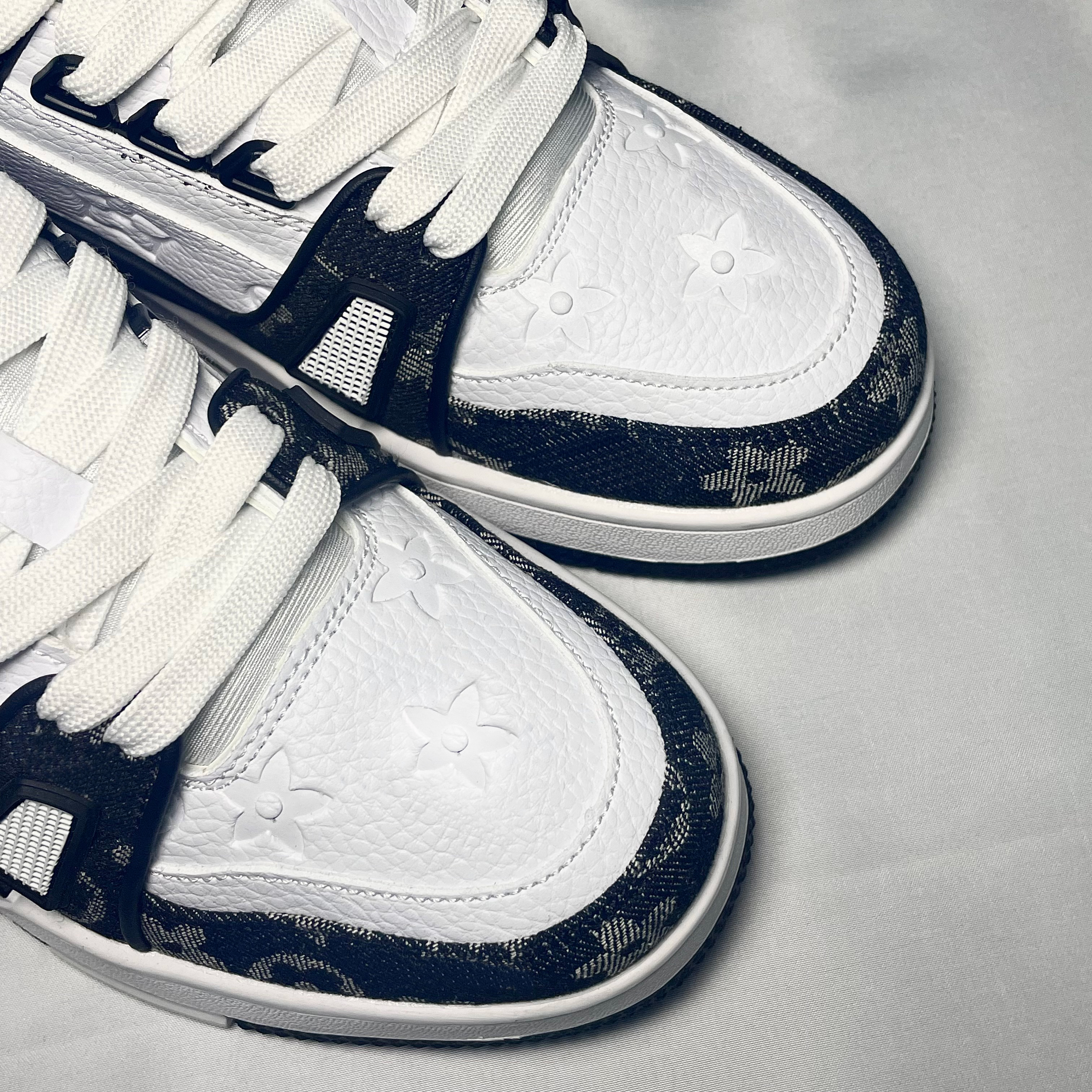 Free Shipping New Fashion Trend Unisex Shoes Versatile Comfortable Casual Sneakers Thick Sole Breathable Skate Shoes Black