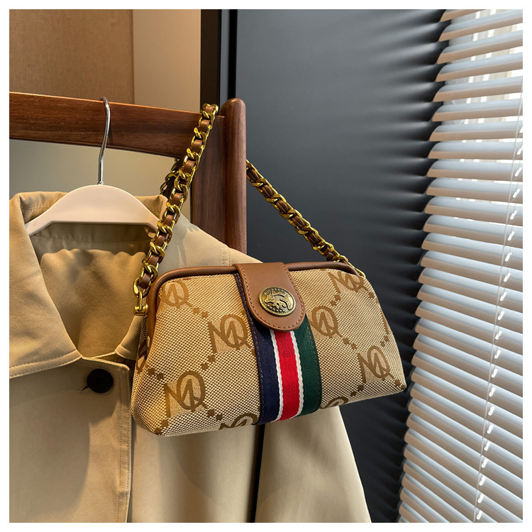 Free Shipping 2025 Best-Selling Alphabet Print Fashion Chain Crossbody Bag Elegant Retro Versatile Square Shoulder Bag for Women