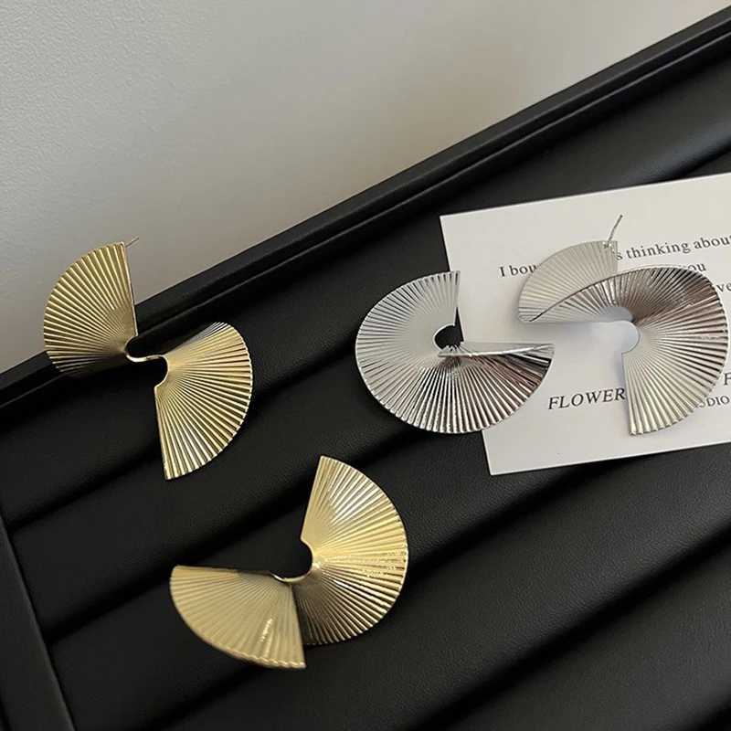 Vintage Twisted Spiral Declaration Earrings Suitable for Womens Parties Wedding Temperatures Jewelry Geometry Gold Silver Metal Earrings Y250401