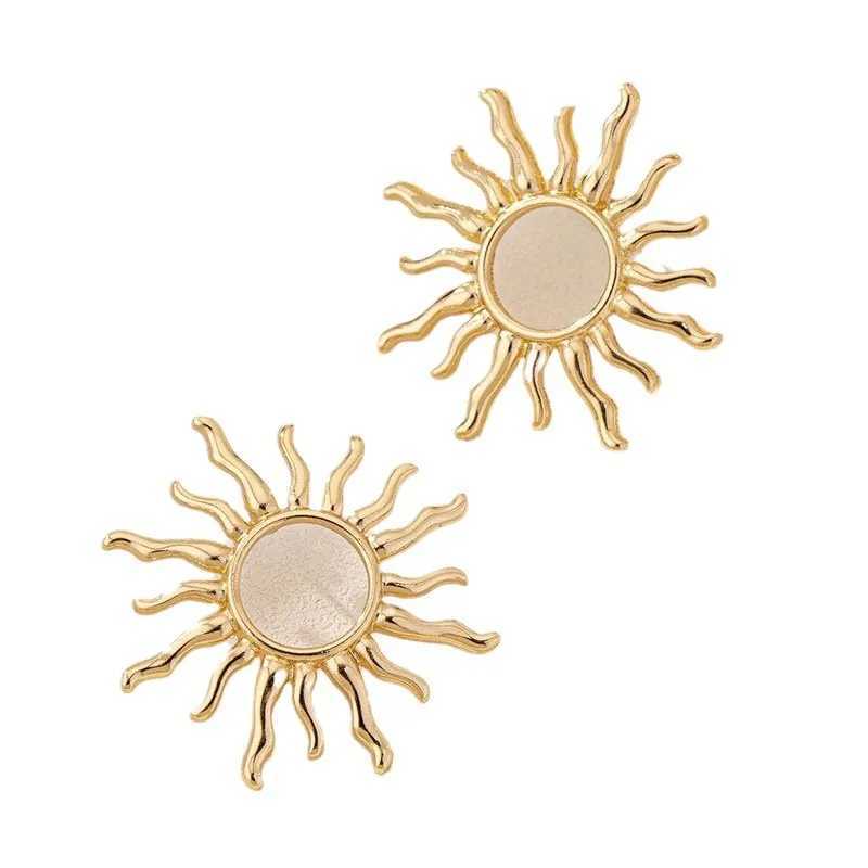 1 pair of stylish and elegant sunflower stud earrings suitable for womens holiday party gifts OL fashion jewelry earring accessories Y250401