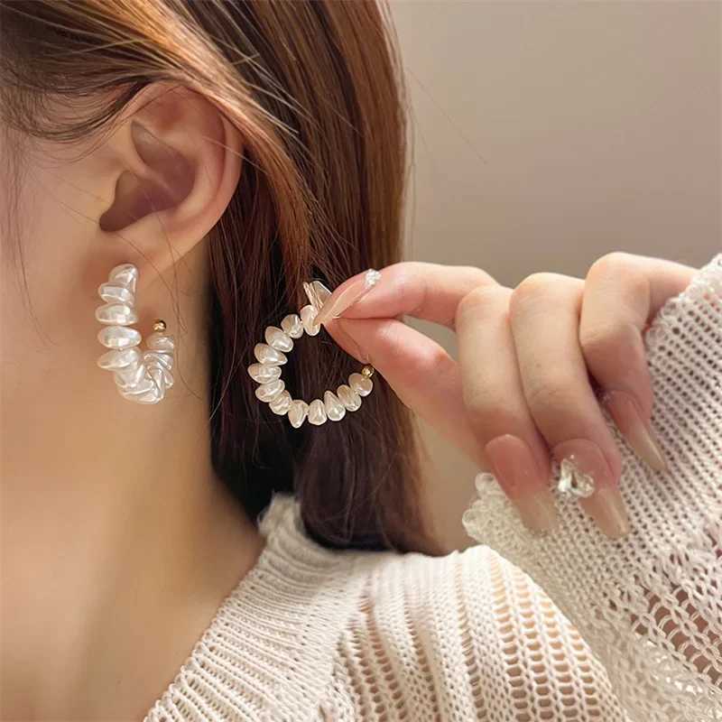 LATS 2022 New C-shaped Pearl like Earrings Fashion Design High end Ring Earrings Womens Fashion Jewelry Elegant Gifts Y250401