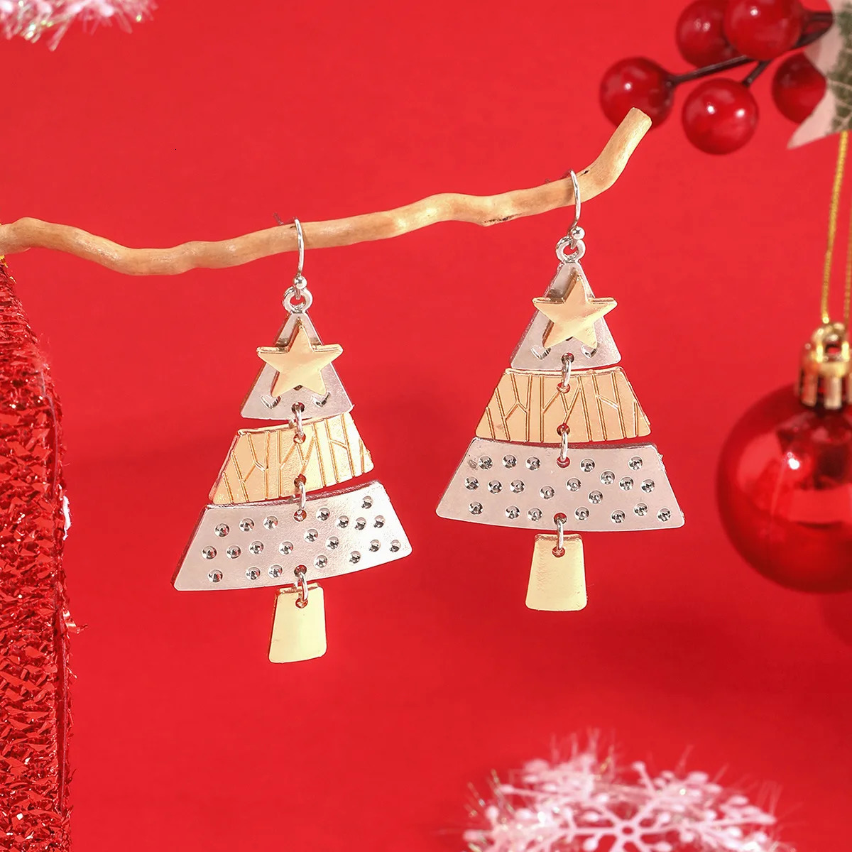 Gold and Silver Color Christmas Tree Earrings Metal Pendant Hoop Drop Earring for Women Ear Hook Fashion Party Accessories Gifts 251031