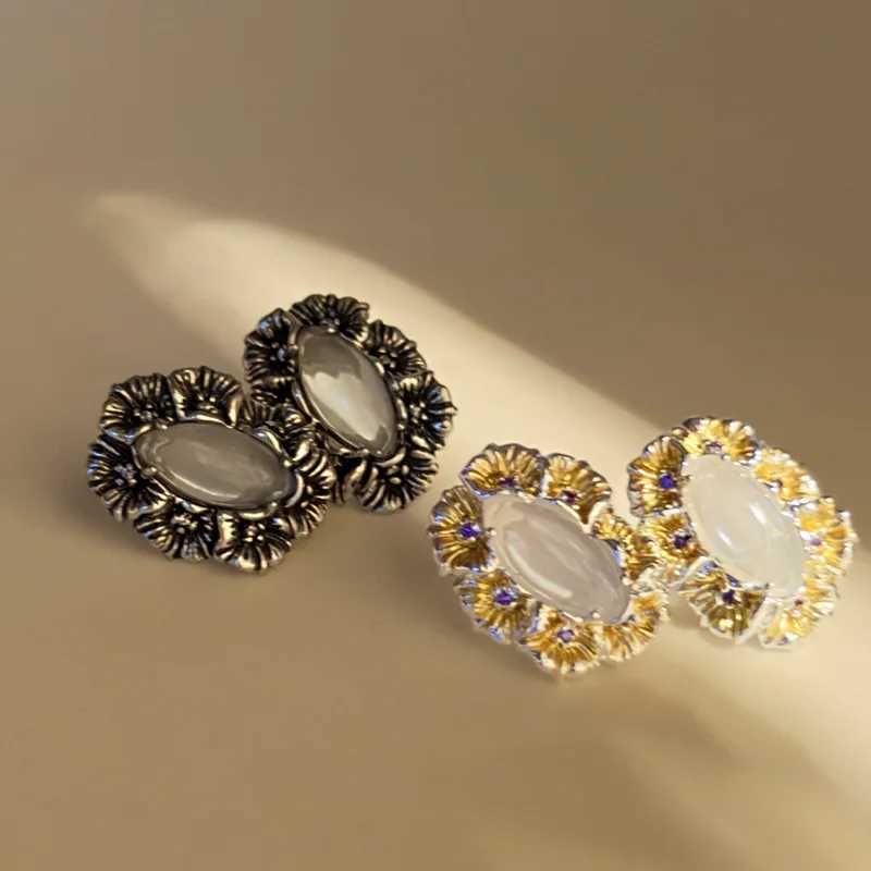 2025 New Arrival Light Luxury Niche Design Vintage Metal Flower Stud Earrings For Women Fashion Geometry Metal Jewelry Gifs Y250401