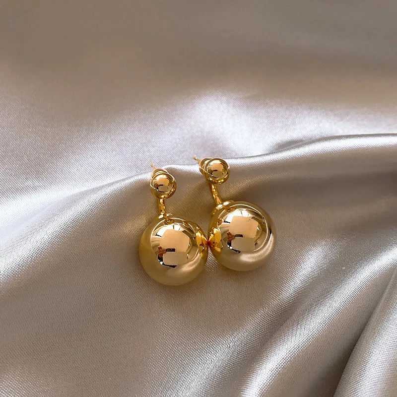 Womens tempered metal ball stud earrings Korean fashion elegant jewelry girls simple earrings Y250401