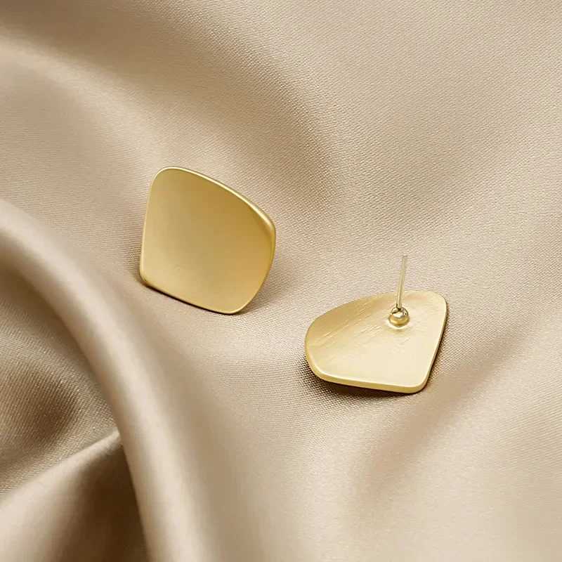 Matte Minimalist Square Retro Hong Style New Trendy Earrings and Stylish Ear Studs Jewelry Gift Luxury Earings For Women Y250401